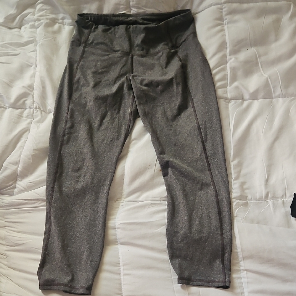 Womens Grey Capri Stretch Leggings Size Medium All In Motion